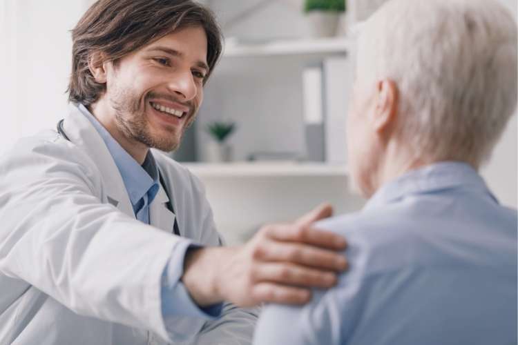 Empleo para auxiliar de enfermería como gerocultor