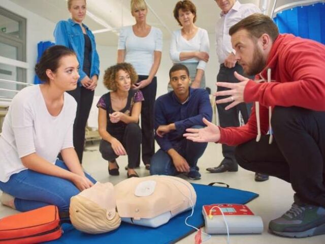 Empleo para trabajador social, área en socorro y emergencias