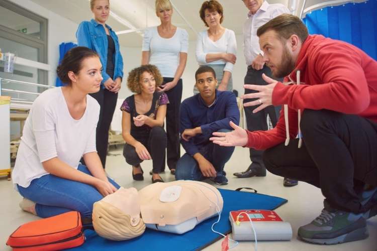 Empleo para trabajador social, área en socorro y emergencias