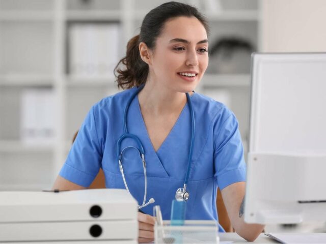 Trabajo como auxiliar en clínica dental