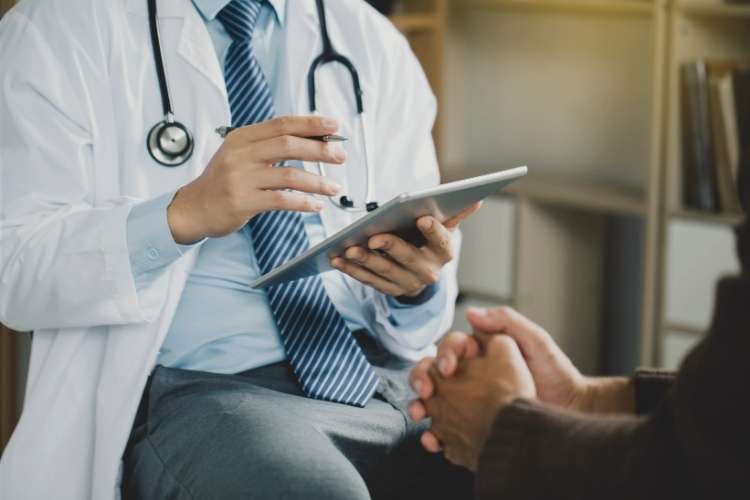Empleo como médico psiquiatra
