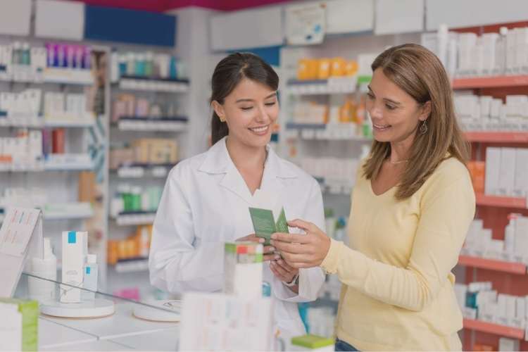 Trabaja como técnico en farmacia y parafarmacia
