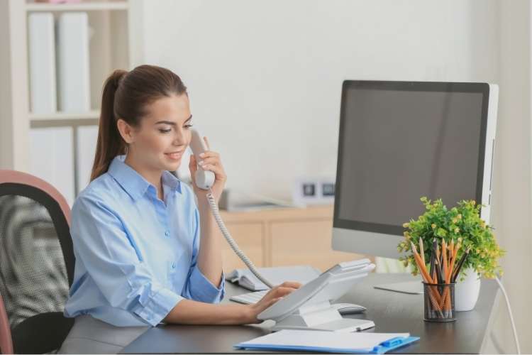 Vacante para recepcionista de clínica